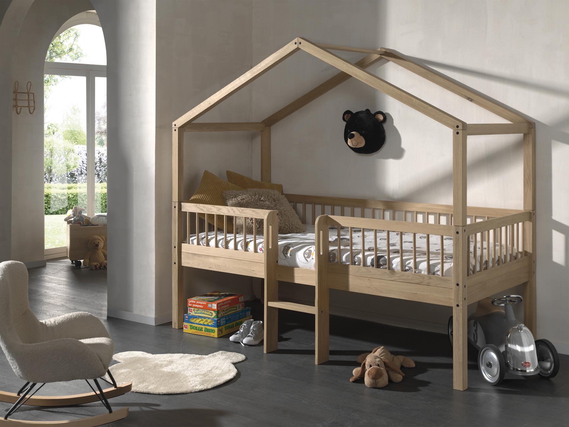 Lit cabane enfant Forrest avec échelle en chêne massif – 90 × 200 cm – Image 2