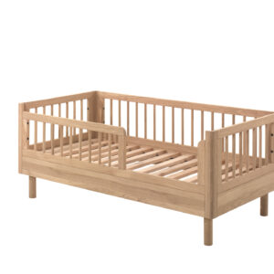 Lit junior Forrest en chêne massif avec protections – 70 × 140 cm